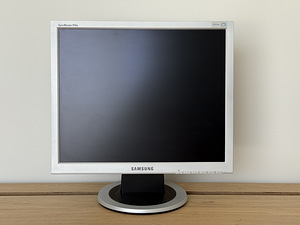 Samsung SyncMaster 910N monitor (2 foto / 3)