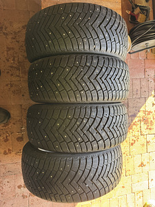 215/50/R17 naastrehvid (1 foto / 2)