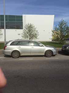 Toyota Avensis (2 foto / 2)