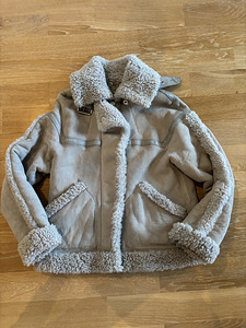 Victoria Victoria Beckham shearling lambanahast tagi (2 foto / 3)
