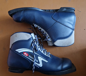 Suusasaapad Botas Vega nr 43 (3 auguga) (2 foto / 2)