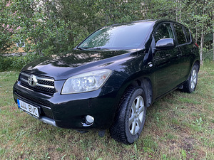 Toyota RAV-4 (1 фото из 9)
