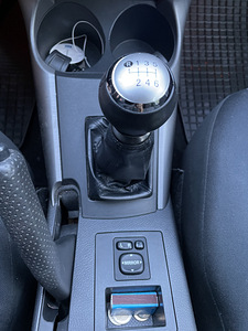 Toyota RAV-4 (6 фото из 9)