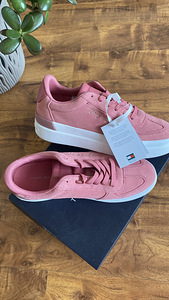 Uus Tommy Hilfiger (2 foto / 5)