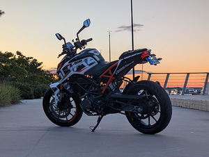 KTM 125 Duke 11kW (1 foto / 10)