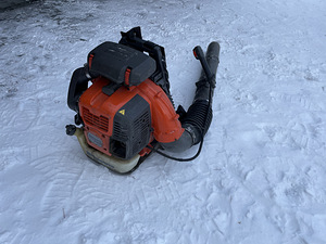 Lumepuhur/lehepuhur husqvarna 570bts (1 foto / 4)
