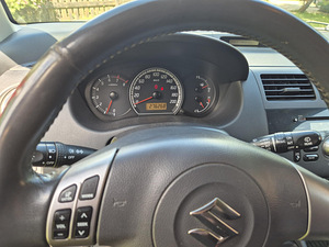 SUZUKI SWIFT (9 фото из 15)