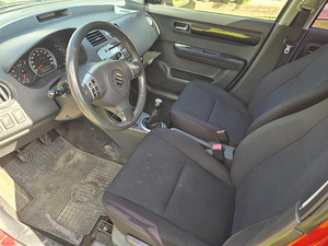 SUZUKI SWIFT (10 фото из 15)