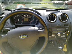 Ford Fiesta 1.3l 2006a (3 foto / 6)