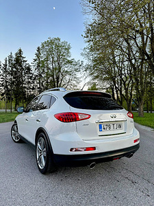 Infiniti EX30 Premium AWD 3.0 TDI V6 175kv (2 foto / 15)