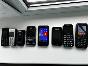 Vanad telefonid varuosadeks (1 foto / 3)