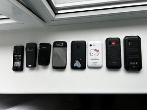 Vanad telefonid varuosadeks (2 foto / 3)