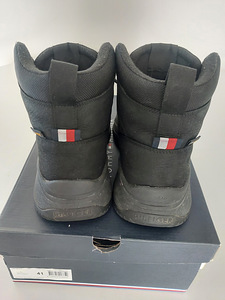 Tommy Hilfiger (2 фото из 4)