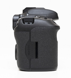 Peegelkaamera Canon EOS 7D Mark II (6 foto / 9)