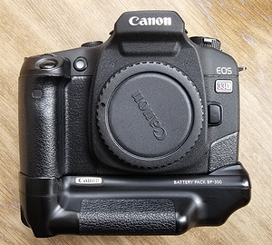 Kaamera Canon EOS 33v ja püstpiltide käepide Canon BP-300 (2 foto / 5)