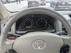 Toyota Land Cruiser (5 foto / 12)