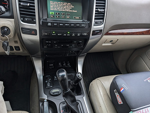Toyota Land Cruiser (8 foto / 12)