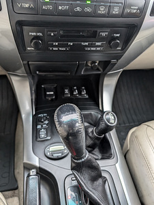 Toyota Land Cruiser (9 foto / 12)