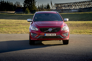Volvo XC60 2014, 2015 Facelift R-design (3 foto / 6)