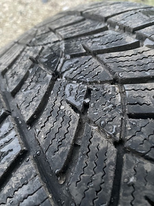 Goodyear UltraGrip Performance 215/55/R18 (4 foto / 8)