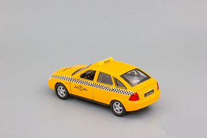 Модель автомобиля LADA Priora Такси (2 фото из 2)