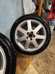 Volvo 17" talverataste komplekt (1 foto / 6)