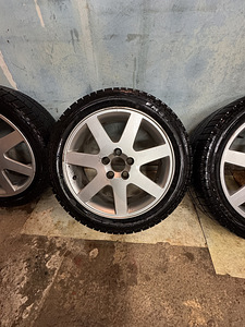 Volvo 17" talverataste komplekt (3 foto / 6)