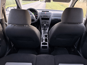Skoda Octavia (7 foto / 8)