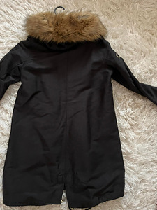 Guessi parka Suurus M (2 foto / 2)