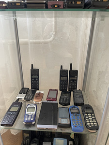 Müün isiklikust kollektsioonist telefone, peaaegu kõik tööta (4 foto / 5)