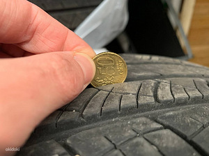235/60 Р18 (1 фото из 4)