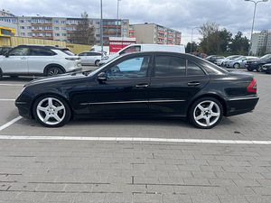 Mercedes-Benz E 320 Avangarde 3.0 V6 165kW (8 foto / 14)