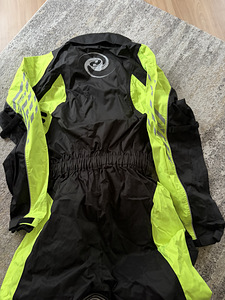 Kombinesoon, suurus 3XL, kaitse vihma ja tuule eest (2 foto / 4)
