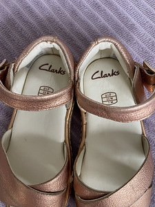 Clarks sandaalid tüdrukutele (2 foto / 3)