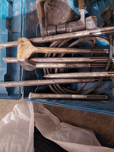 Makita HM1203c (2 foto / 4)