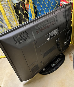 Panasonic телевизор (2 фото из 3)