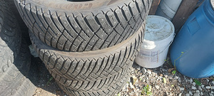 Goodyear naast. 205/55R16 (1 foto / 3)