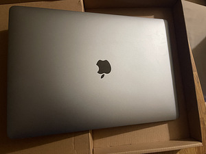 Apple MacBook Pro 15" (3 foto / 6)