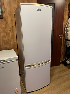 Холодильник Whirlpool (2 фото из 2)