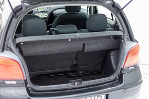 Аренда автомобиля Toyota Yaris Автомат BOLT FOOD/ WOLT (5 фото из 5)