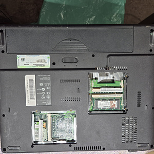 Fujitsu Siemens Amilo L1310G / Acer Aspire 1362LC (10 foto / 10)