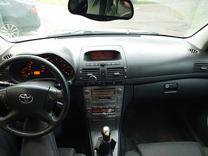 Toyota avensis (6 foto / 9)
