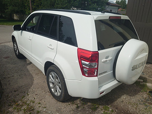 Suzuki Grand Vitara II (3 foto / 10)