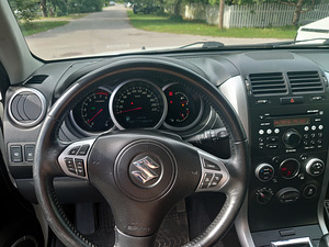 Suzuki Grand Vitara II (5 foto / 10)