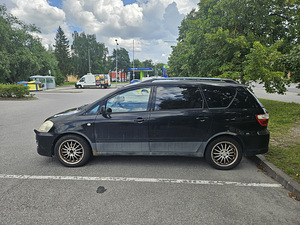 TOYOTA Avensis Verso 2005 (4 foto / 6)