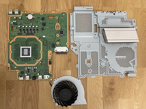 Sony PS4 PRO 1 TB (2 foto / 5)