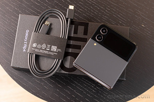 Samsung Galaxy Flip 4 (Flip4) 128GB Graphite (1 foto / 1)