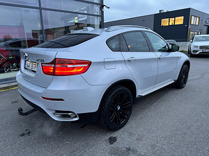 BMW X6 xDrive50i Individual FL Shadowline 4.4 V8 300kW (3 foto / 15)