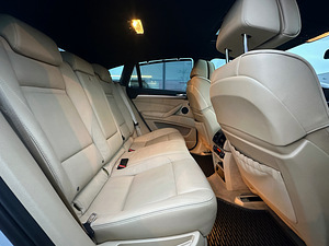 BMW X6 xDrive50i Individual FL Shadowline 4.4 V8 300kW (10 foto / 15)