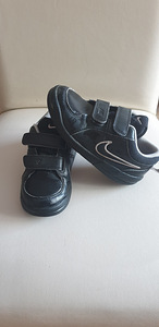Детские кроссовки Nike (2 фото из 4)